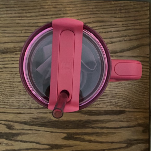 Starbucks X Stanley 2024 Holiday Berry Pink Glitter with Gold Trimming - Picture 4 of 5